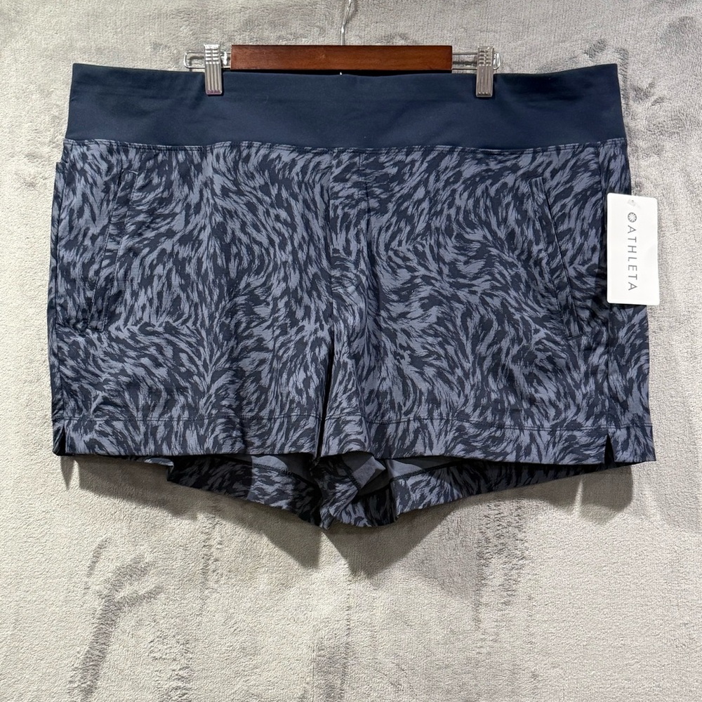 ATHLETA Trekkie North Printed NWT Womens Sz 22 Navy Lynx Pull On Stretch Shorts